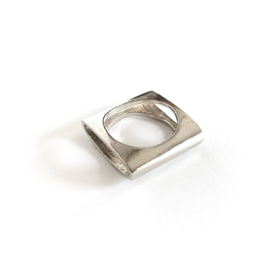 Spaces Oval Ring