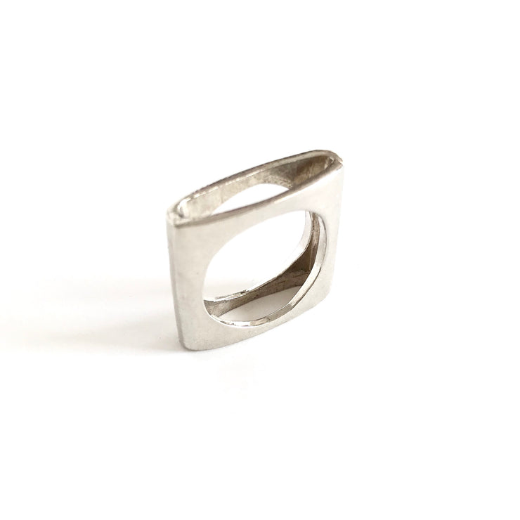 Spaces Oval Ring